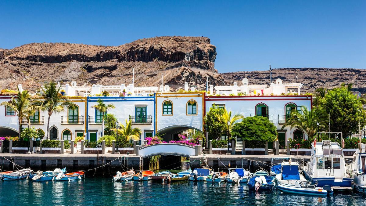 El pueblo de España donde es verano todo el año y tiene 300 días despejados: un molino histórico y canales que recuerdan a Venecia