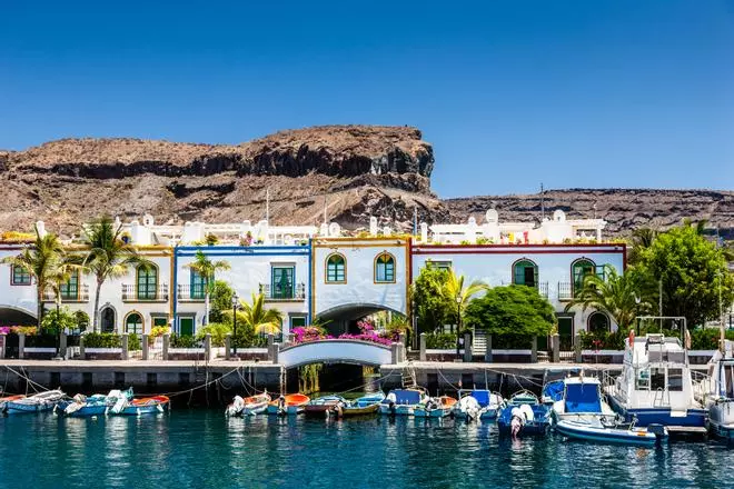 El pueblo de España donde es verano todo el año y tiene 300 días despejados: un molino histórico y canales que recuerdan a Venecia