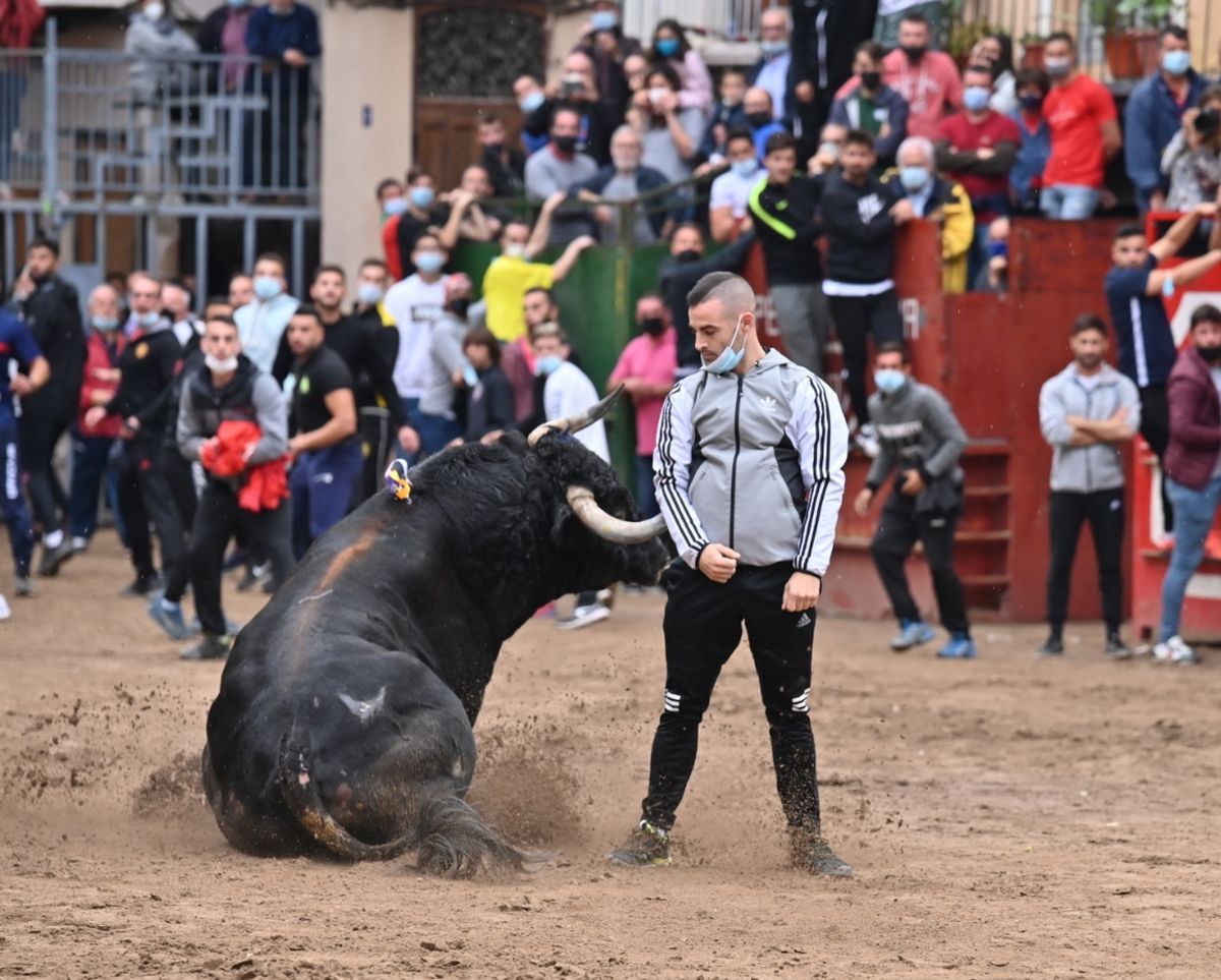 Algunos &#039;rodaors&#039; mostraron su descaro en Onda ante las embestidas de los toros de Cuadri tras el encierro del mediodía.