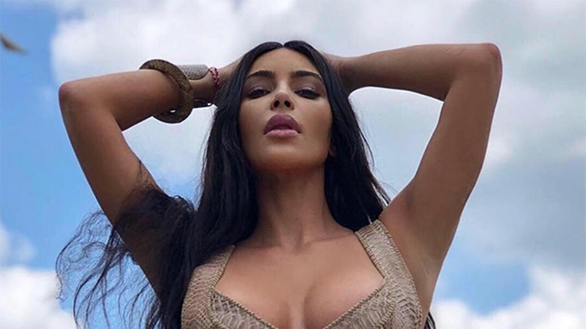 Kim Kardashian, con 'total look' de pitón