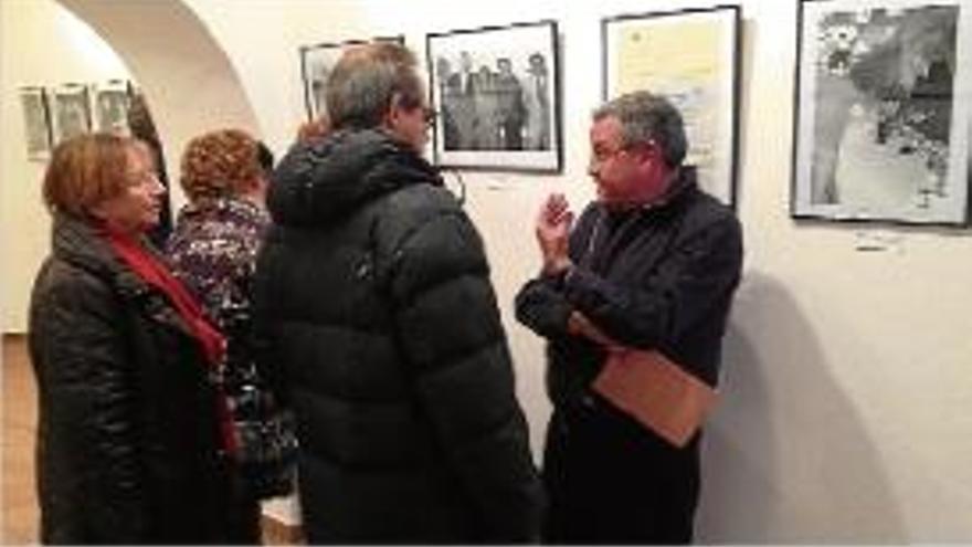 Un moment de la inaguració de l&#039;exposició, ahir a la tarda a Blanes.