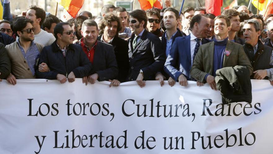 Miles de personas se manifiestan en Valencia para defender la tauromaquia