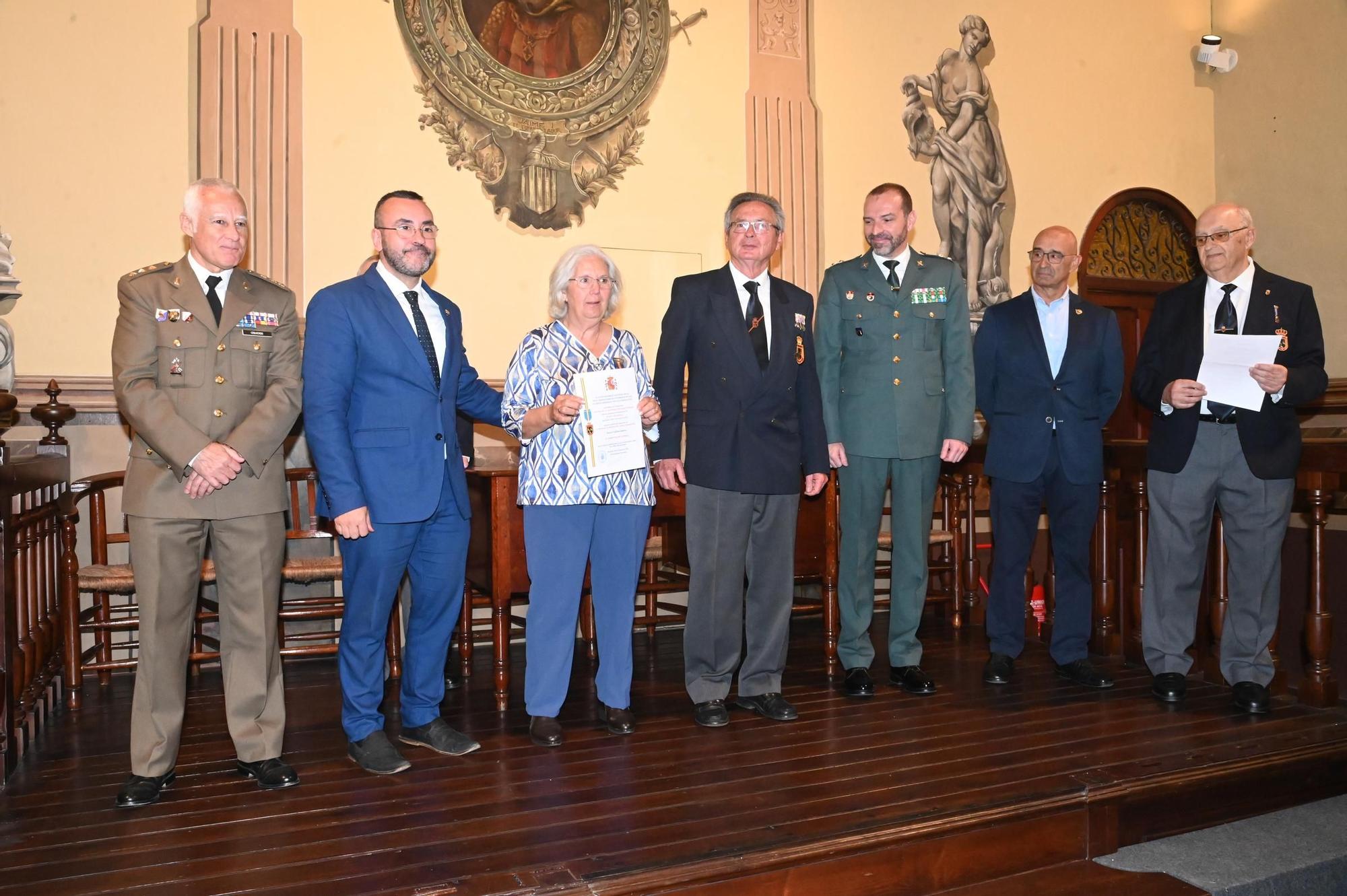 FOTOGALERÍA I La Real Hermandad de Veteranos de las Fuerzas Armadas y la Guardia Civil reconoce a voluntarios en Vila-real