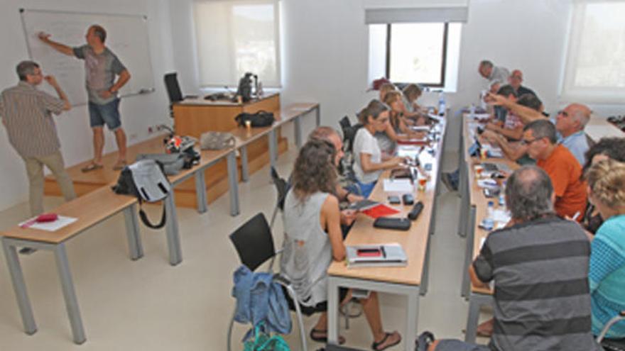 Los participantes en el pleno, por la mañana.