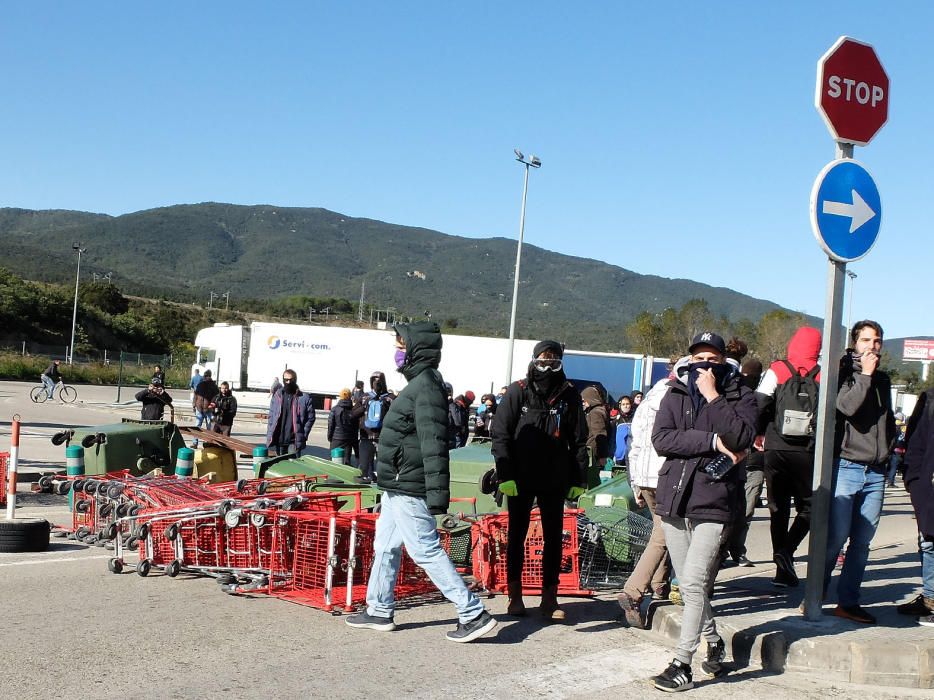 Tsunami Democràtic realitza talls intemitents a l'N-II a la Jonquera