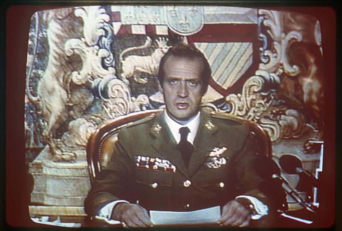 Imatge de la retransmissió de TVE del discurs del Rei després de l’intent de cop d’Estat, el 1981.