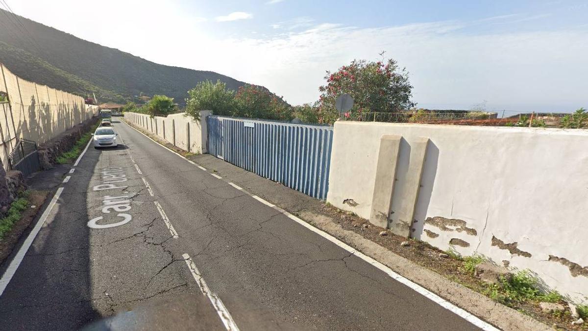 La carretera TF-454, donde se produjo el accidente con cinco heridos este domingo.