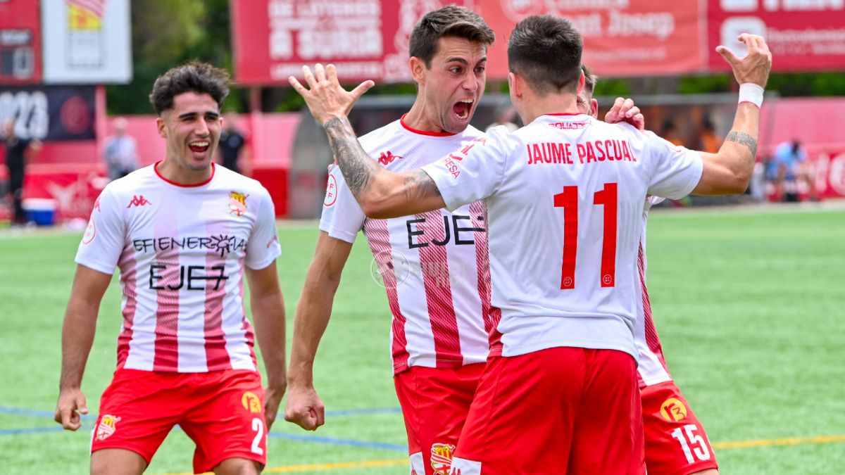 Gerard Puigoriol 'Putxi' celebrando el gol de falta de Jaume Pascual en la ida