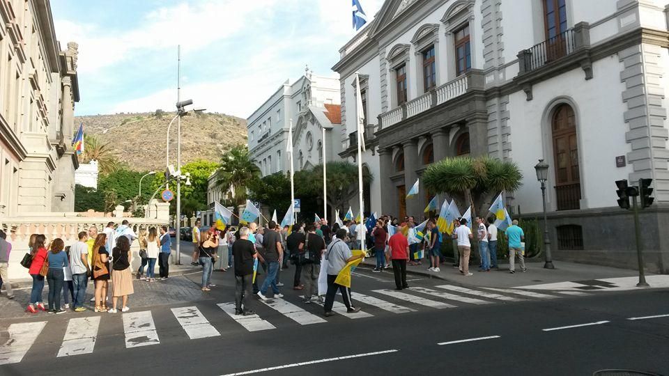 Izan la bandera de las siete estrellas verdes