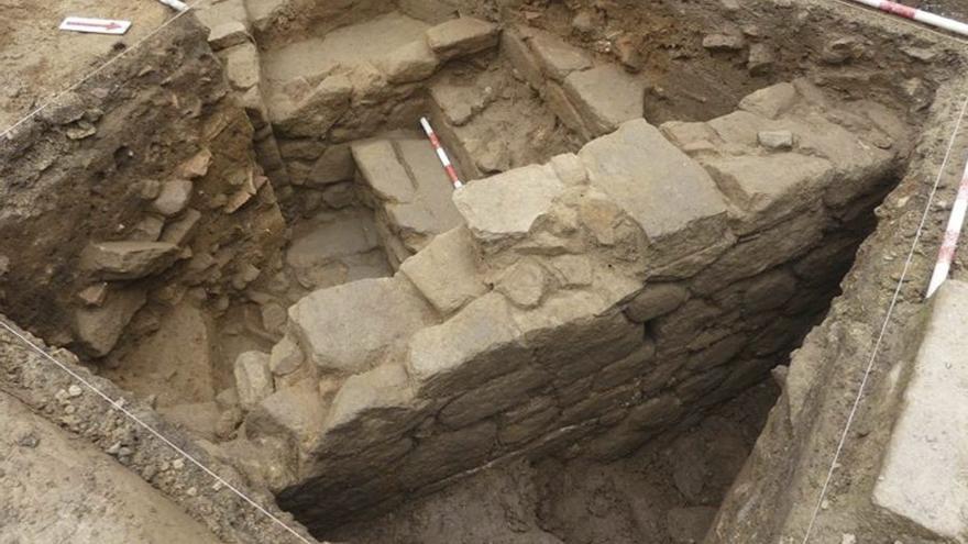 Excavaciones destapan muros y pozos de antes del siglo IV  en pleno casco histórico de Tui
