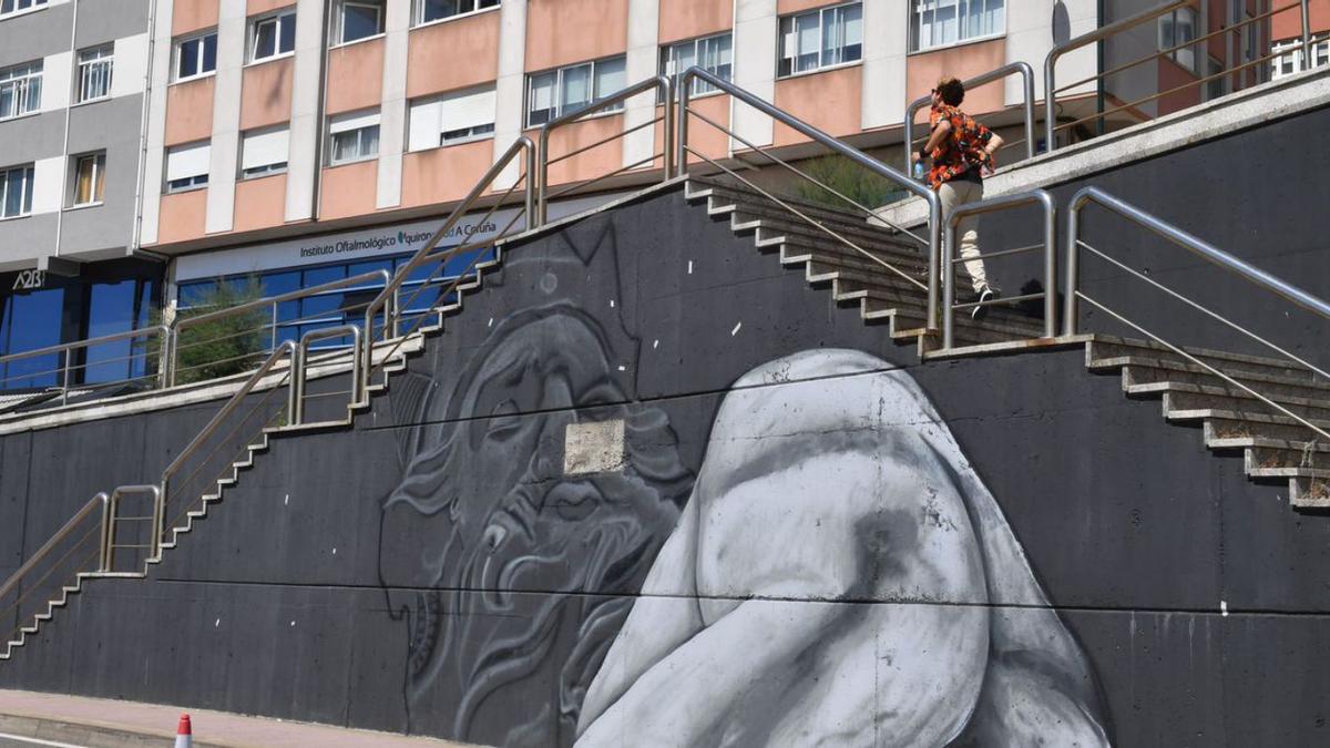 El autor del mejor mural del mundo empieza una obra de 70 metros en el paseo marítimo La El autor del mejor mural del mundo empieza una obra de 70 metros en el paseo marítimo La