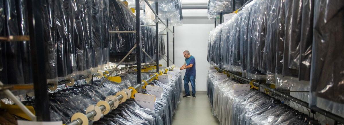 Imágenes del proceso productivo de Etiem en su sede del polígono de Sabón. | Casteleiro | | CASTELEIRO