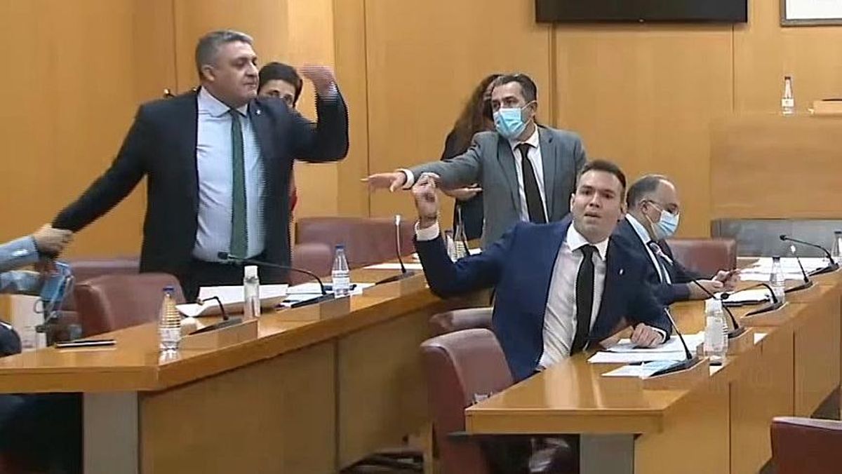 Bronca en el Ple de Ceuta entre Vox i la resta de grups Bronca en el Ple de Ceuta entre Vox i la resta de grups