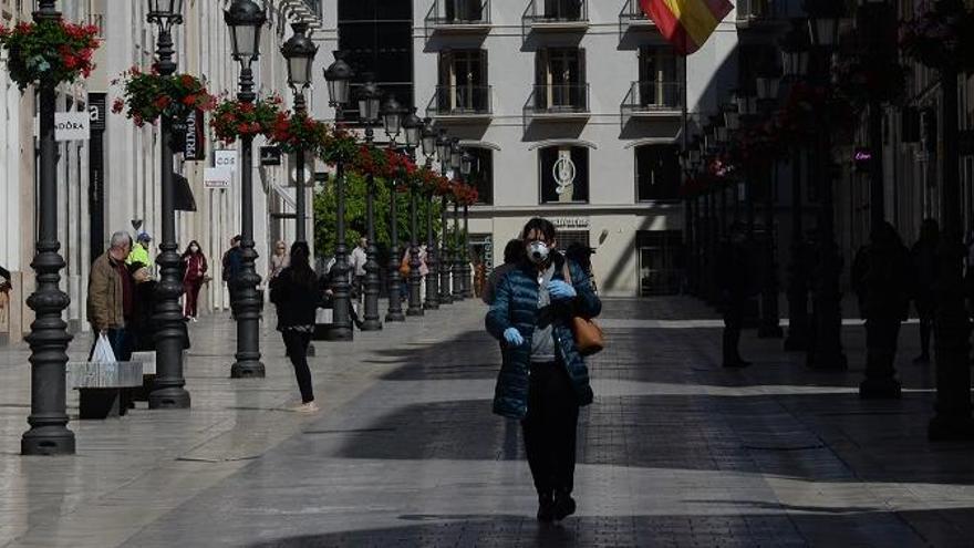 La calle Larios, con muy pocos transeúntes.