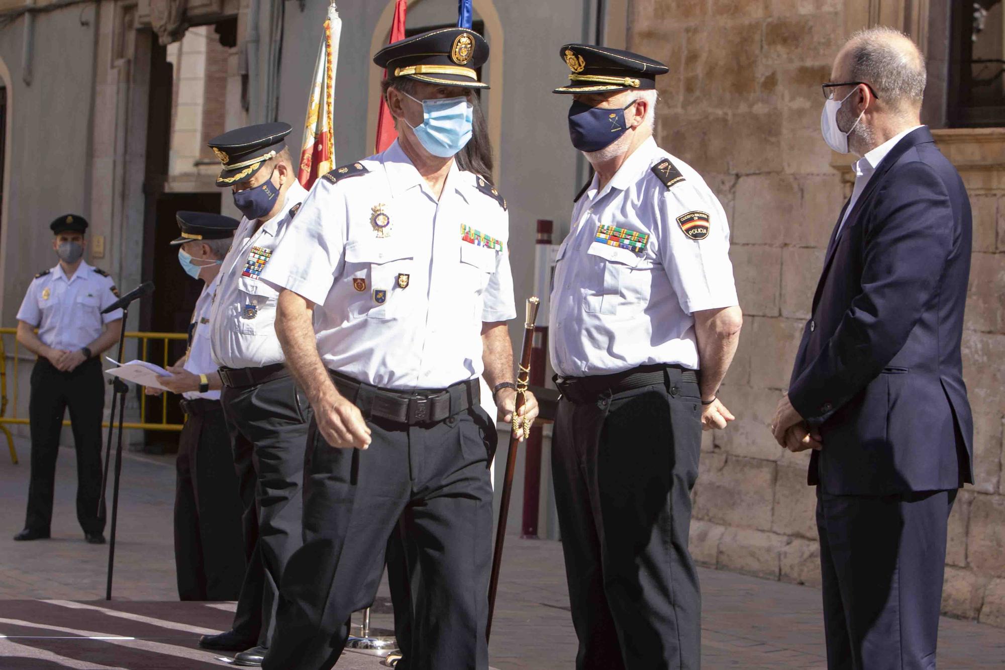 Entrega del bastón de mando al inspector jefe de la Comisaría de la Policía Nacional de Alzira - Algemesí.