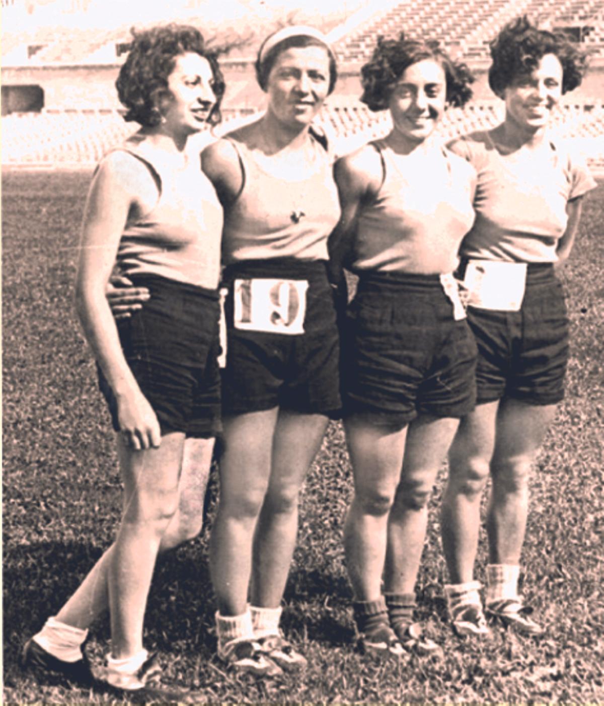 Aurora Villa (2ª dta.) no Campeonato de España de 1932.