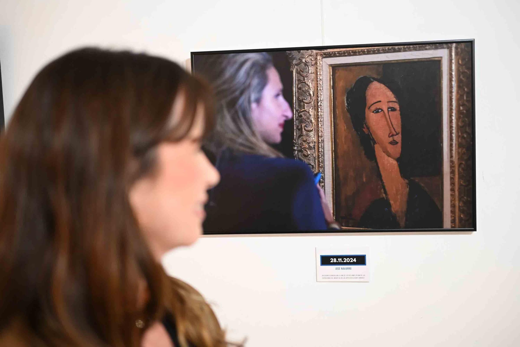 lleno total en la inauguración de INFotoperiodistas 2024,. un año de fotografía de prensa en Alicante