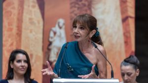 Presentación de la obra Medusa ante su estreno en el Festival de Mérida, que ha supuesto el regreso de la actriz Victoria Abril (c) a los escenarios españoles.