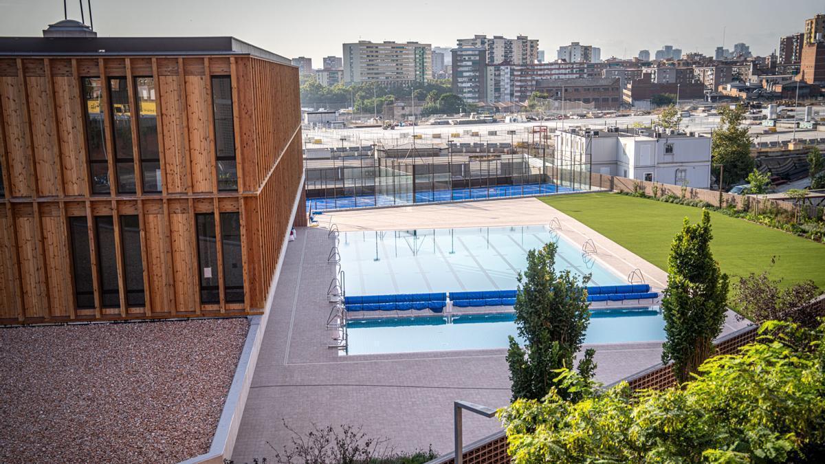 Retrasos en Infraestructura Pública: Barcelona Inaugura Piscina; Un Caso de Estudio para la Región Binacional