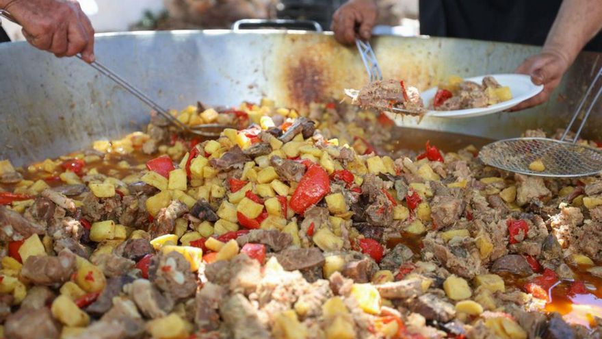¿Frita de pulpo o de cerdo? La guerra está servida. Estas son las diez recetas que optan a la mejor tapa de Ibiza