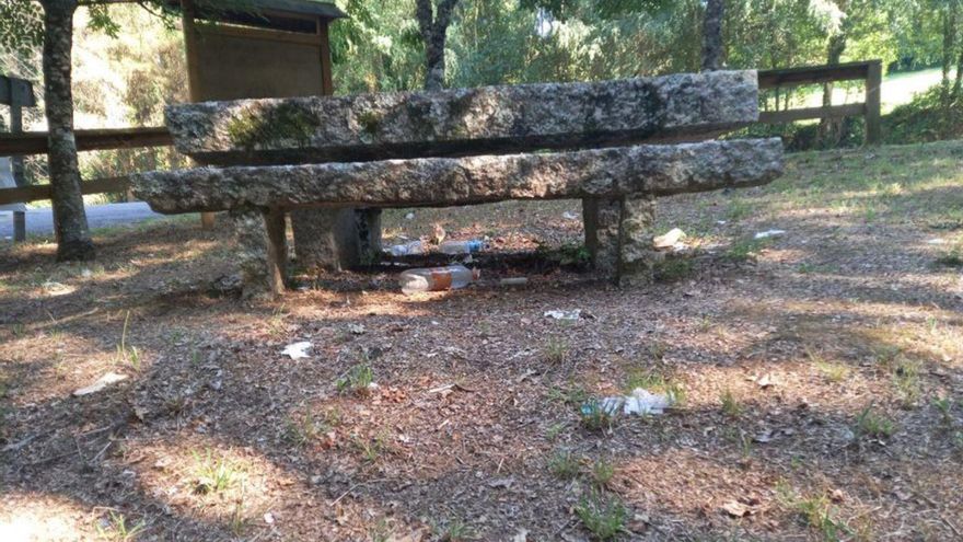 Basura en el área recreativa de Carmoega | S.S.V.