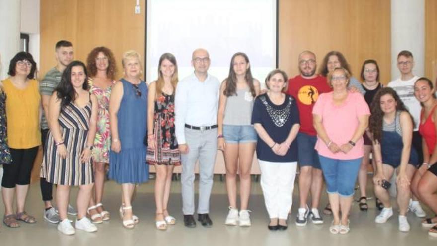 Participantes en el curso con personal municipal y autoridades.