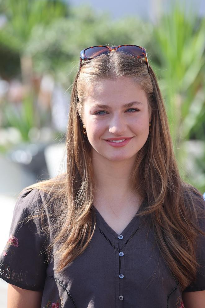 FOTOS | La Princesa Leonor sorprende al acudir con el Rey Felipe a la Copa del Rey de vela