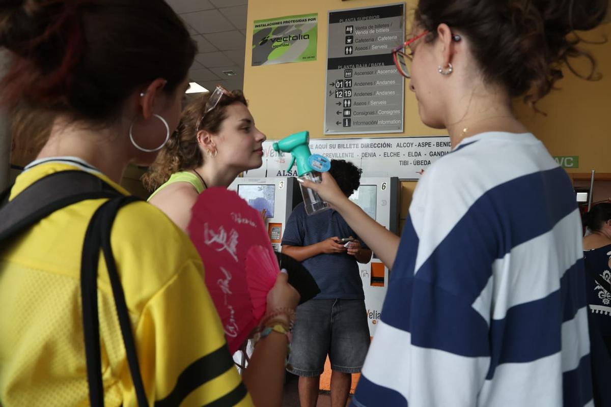 Calor en la estación de autobuses de Alicante.