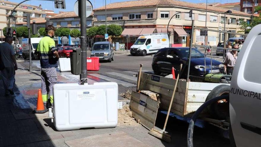 Un reventón corta una parte de la Ronda de San Torcuato