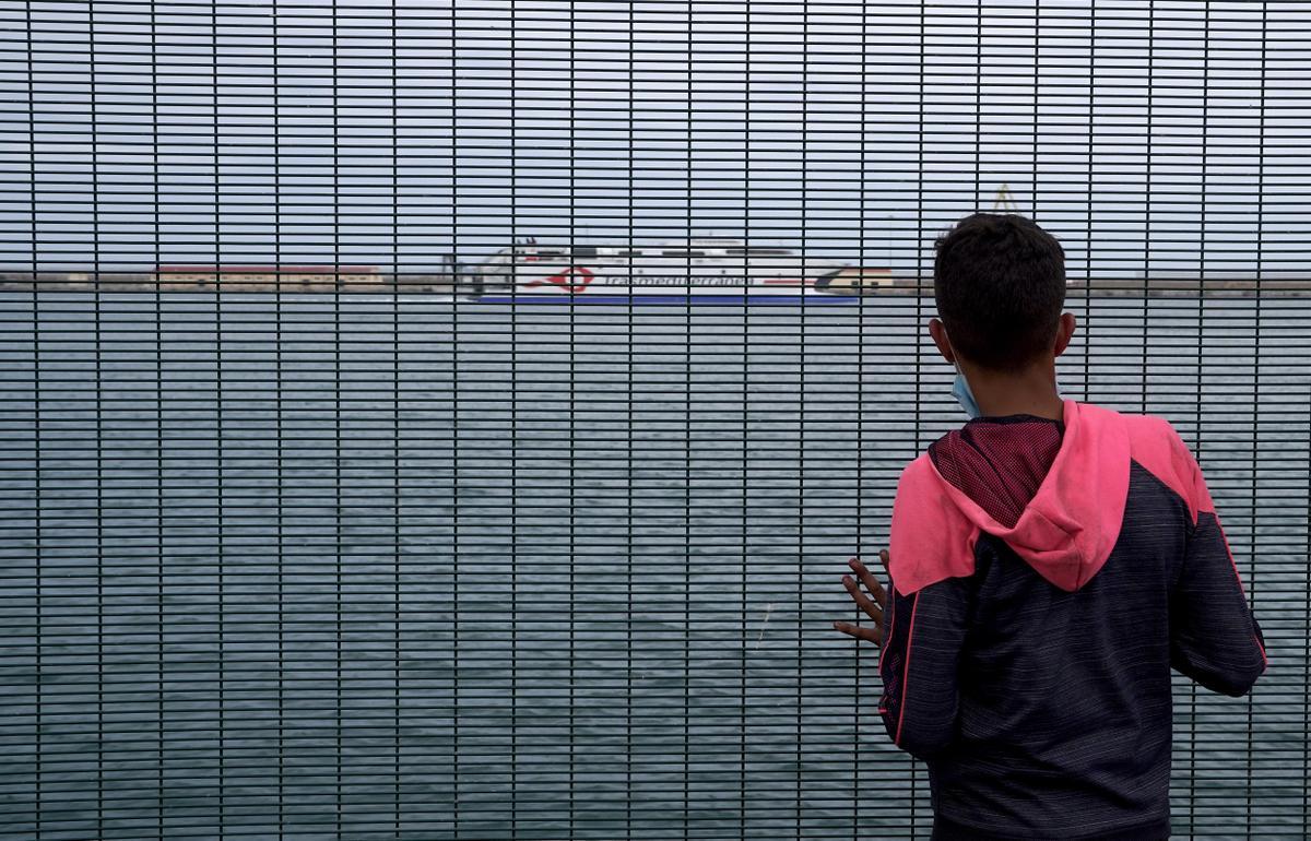 Espanya mira d’evitar el caos amb els nens migrants