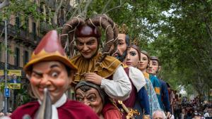 Más de 600 gigantes desfilan en Barcelona para conmemorar los 600 años de esta tradición