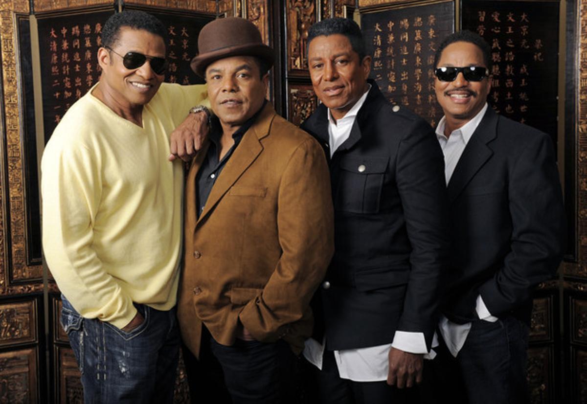 D’esquerra a dreta, Jackie, Tito, Jermaine i Marlos Jackson, en una imatge promocional. D’esquerra a dreta, Jackie, Tito, Jermaine i Marlos Jackson, en una imatge promocional.