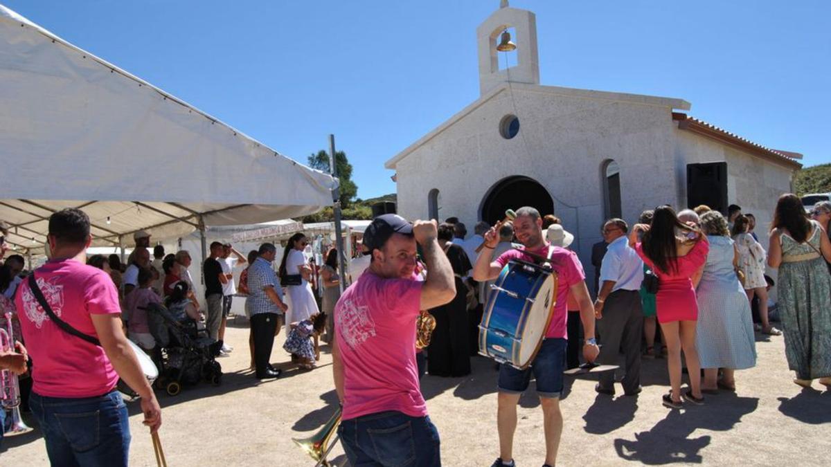 Seixido inaugura la capilla en honor a la Virgen Peregrina | FDV