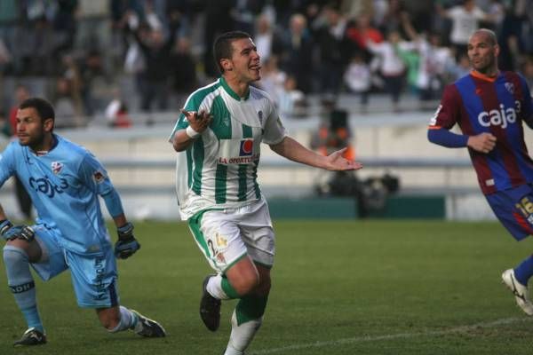 El Córdoba C.F. vence 3 a 1 al Huesca y duerme cuarto