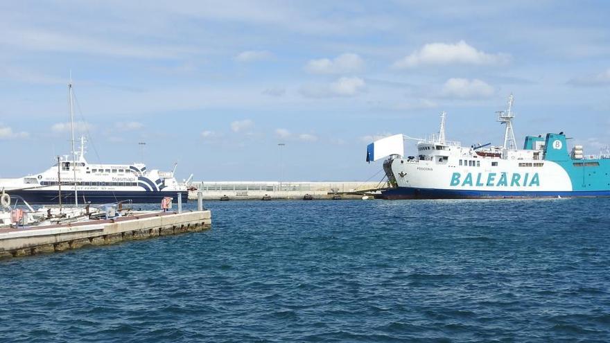 La barca de las 6 de la mañana entre Formentera e Ibiza ya está operativa