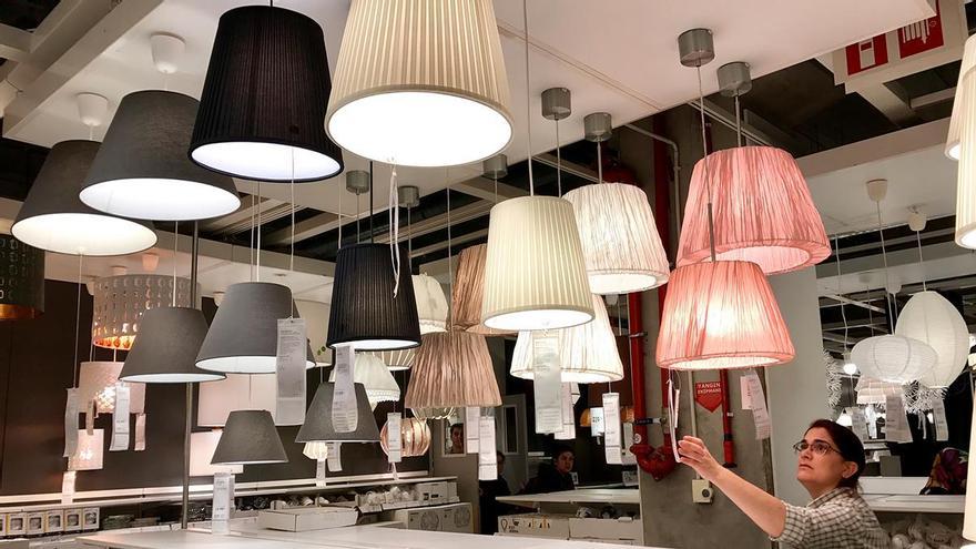 Adiós a colgar las lámparas: la alternativa de Ikea no necesita instalación y aporta más luz