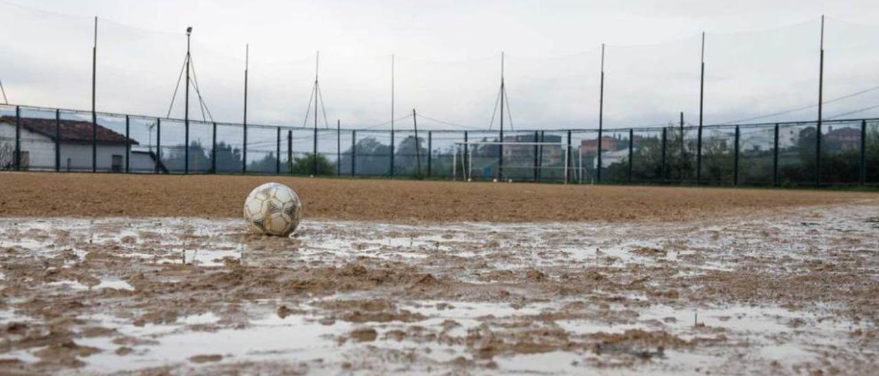 Estado en el que se encontraba el campo tras un fin de semana lluvioso.