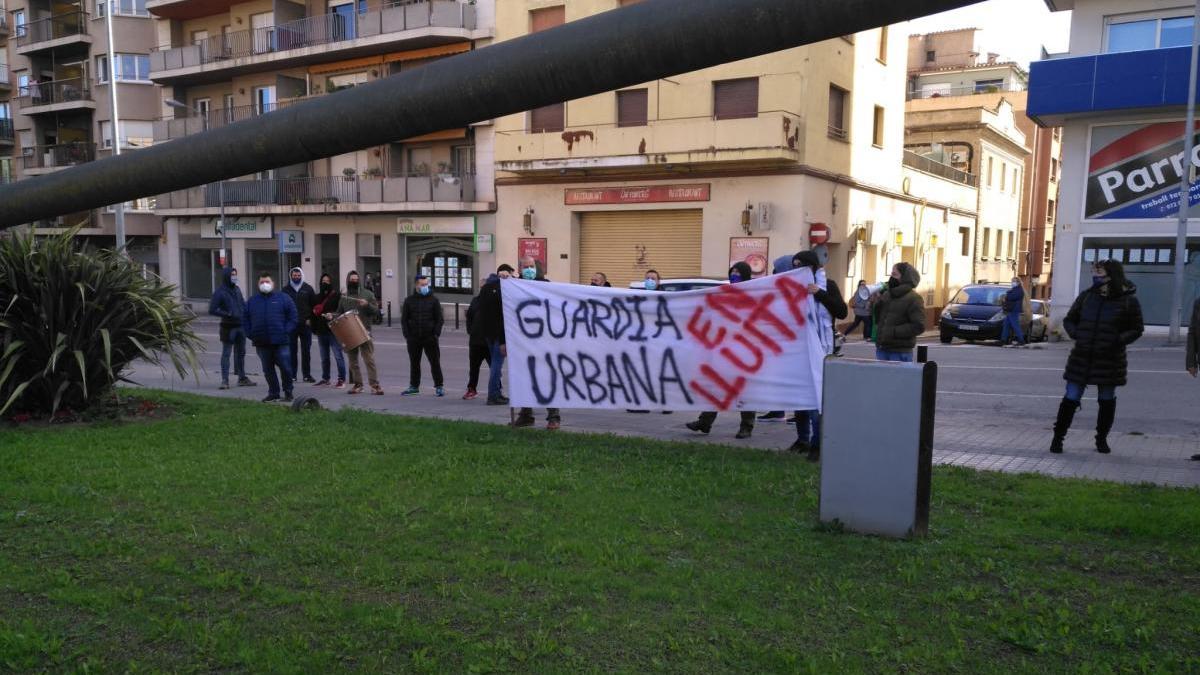 Agents protestant a les portes de la Guàrdia Urbana