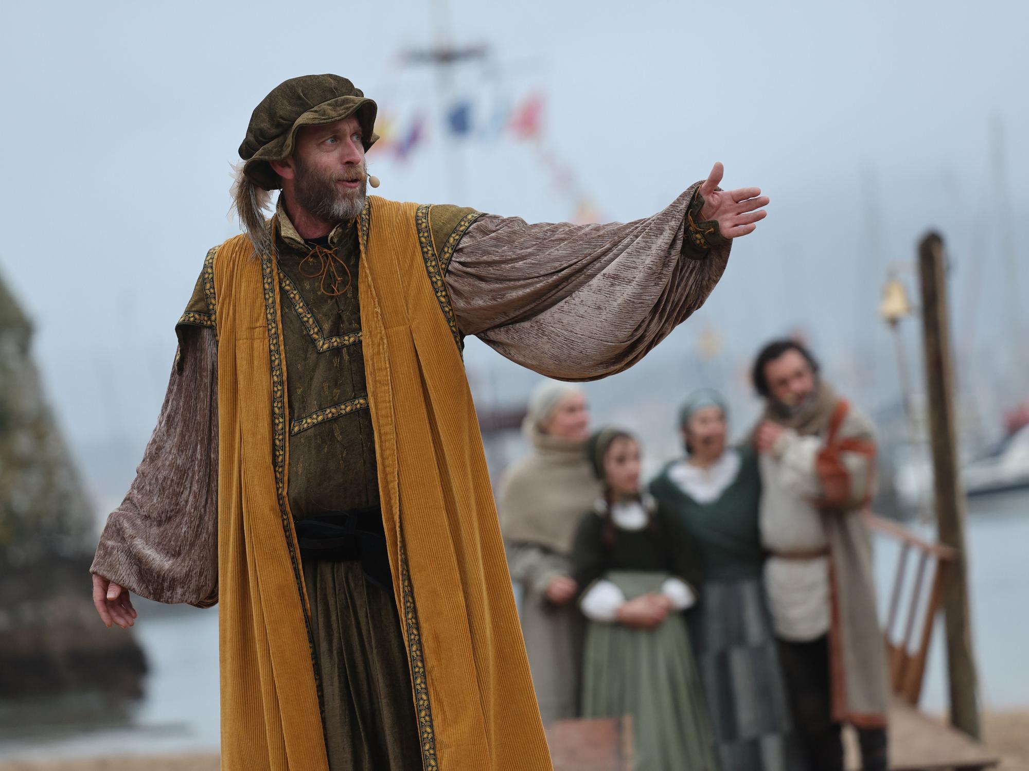 La representación teatral triunfó pese a la lluvia para luego trasladar el ambientazo de fiesta a las calles del casco histórico