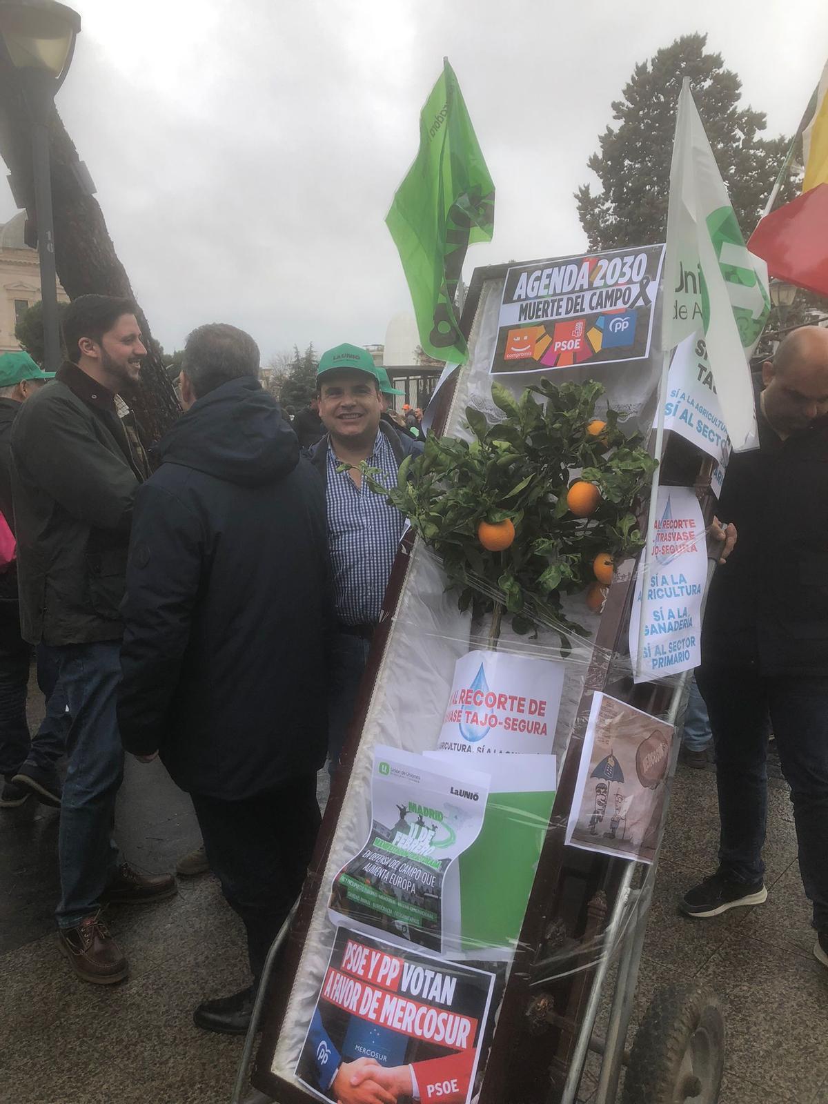 Uno de los participantes en la protesta.