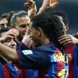 Los jugadores del Barça celebran el gol de Xavi en el Bernabéu