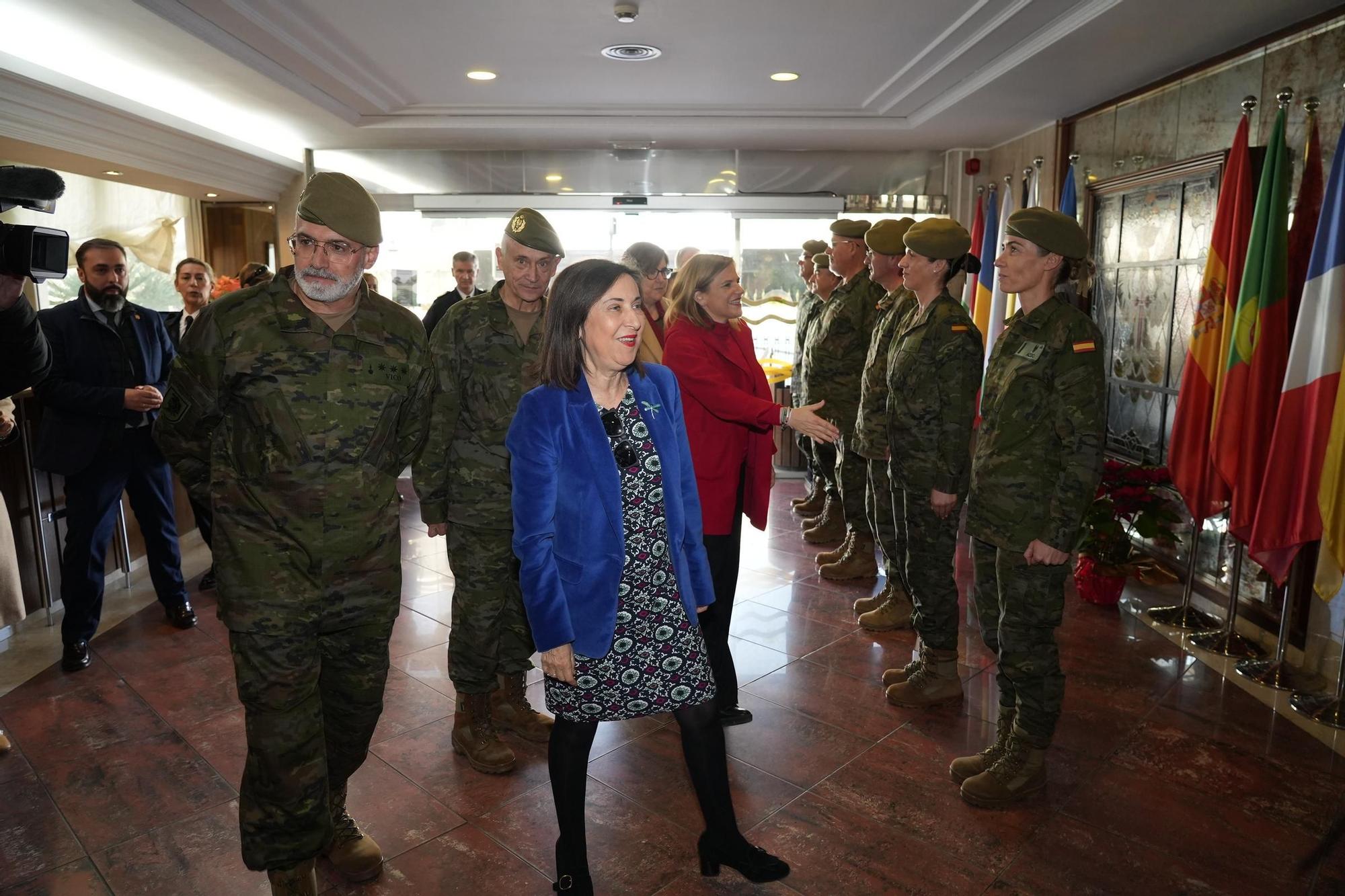 Visita de la ministra de Defensa a los 47 familiares de combatientes ucranianos que pasan dos semanas en el Grau de Castelló