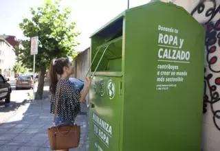 Los vecinos de las Cuencas "reciclaron" más de 180.000 prendas de ropa en lo que va de año