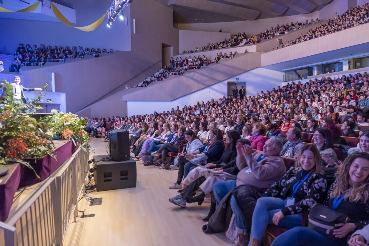 Aquí las mejores imágenes del 3º Congreso "Reinventar la Educación" en Torrevieja