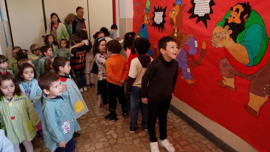 Pequeños en un colegio.