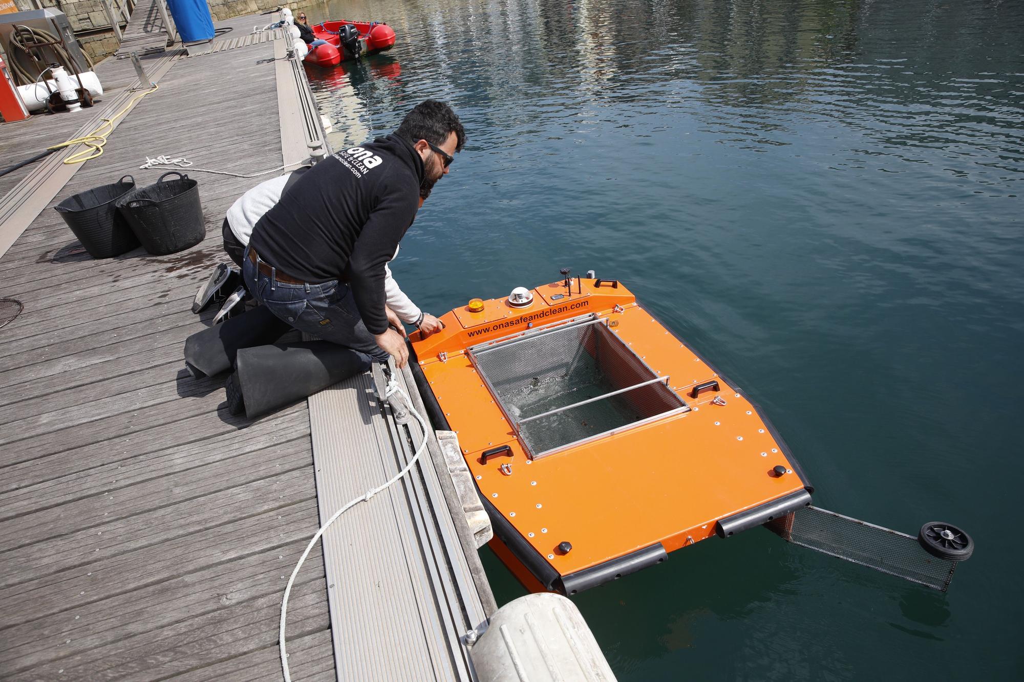 Una aspiradora para el mar: así es el dron que limpia la superficie del agua presentado en Gijón