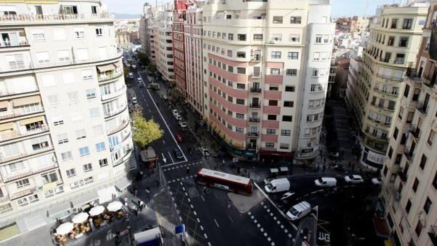 Movilidad pintará flechas en el suelo para señalar el doble sentido de Barón de Cárcer