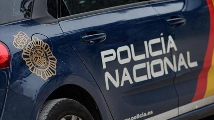 Un padre amenaza a su hija de 13 años apuntándole con una pistola en la cabeza en Patraix