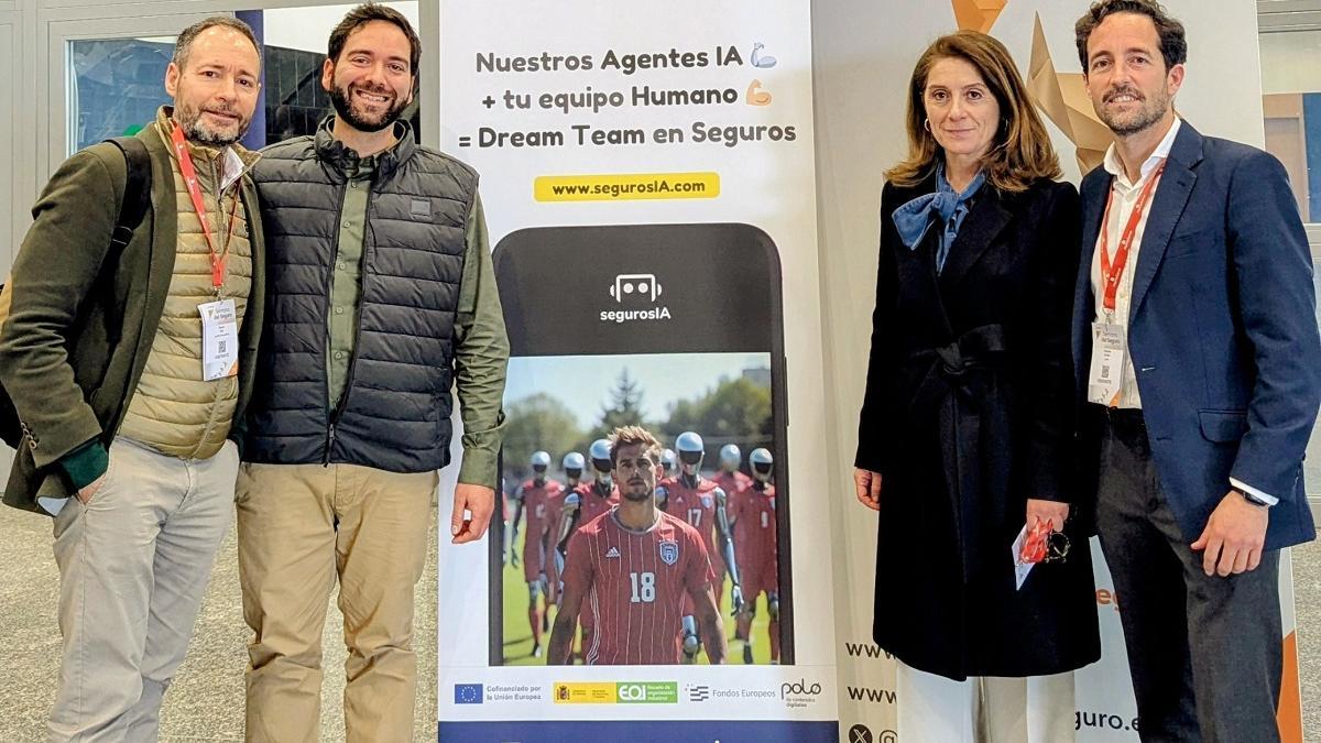 El CEO de SegurosIA, Juanmi López (segundo por la izquierda), junto a Óscar Paz (insurNOW), Nieves Malagón (AXA Opensurance) y Andrés Quiles (Coverflex), en un evento reciente.
