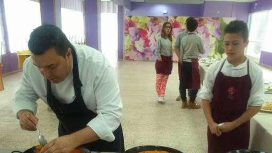 Los adolescentes mecos se familiarizan con la buena cocina en A Lanzada